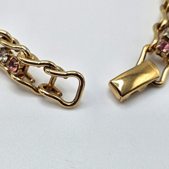 VINTAGE Pink and Clear Prong Set Rhinestone Tennis Style Gold Tone Bracelet - Picture 4 of 7